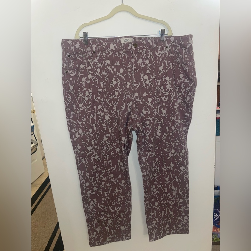 LOGO by Lori Goldstein stretch twill printed straight leg jeans